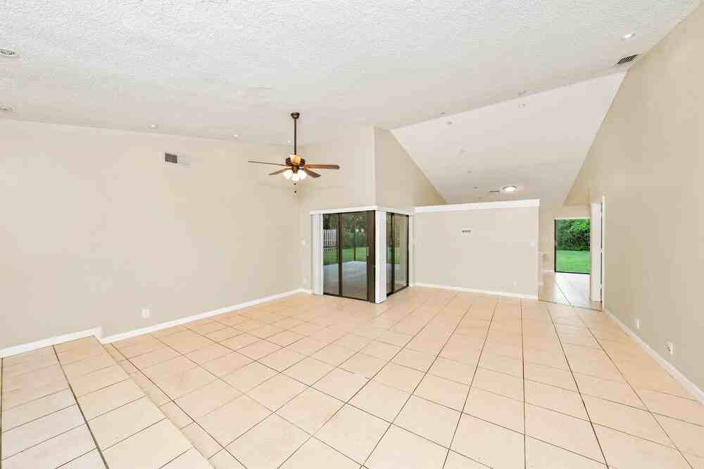 11492 Clear Creek Pl - Photo 5 of 16