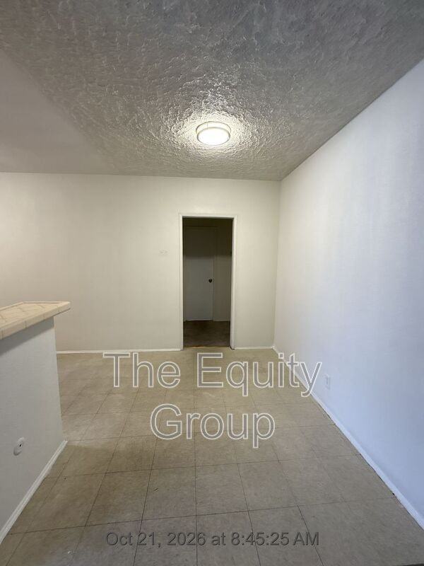 570 S Richmond Ave #4 - Photo 4 of 11