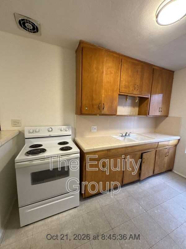 570 S Richmond Ave #4 - Photo 6 of 11