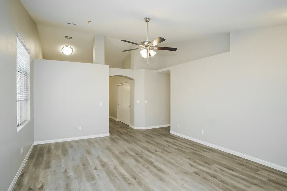 5029 W El Campo Grande Ave - Photo 3 of 16