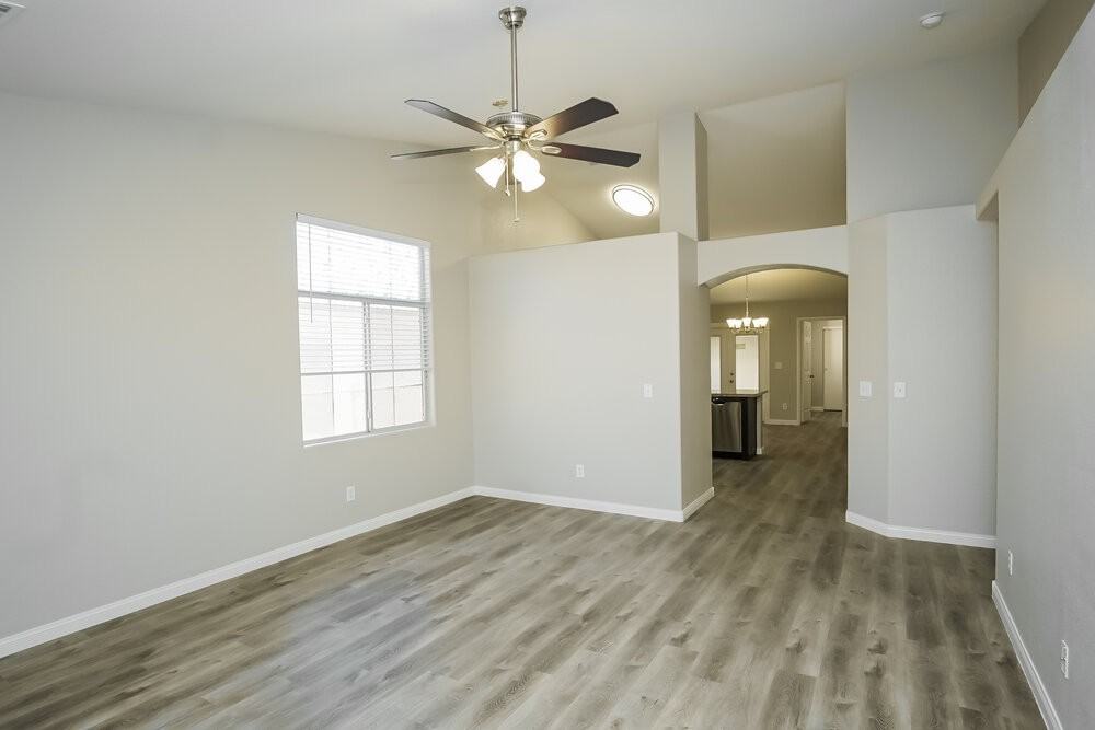 5029 W El Campo Grande Ave - Photo 4 of 16