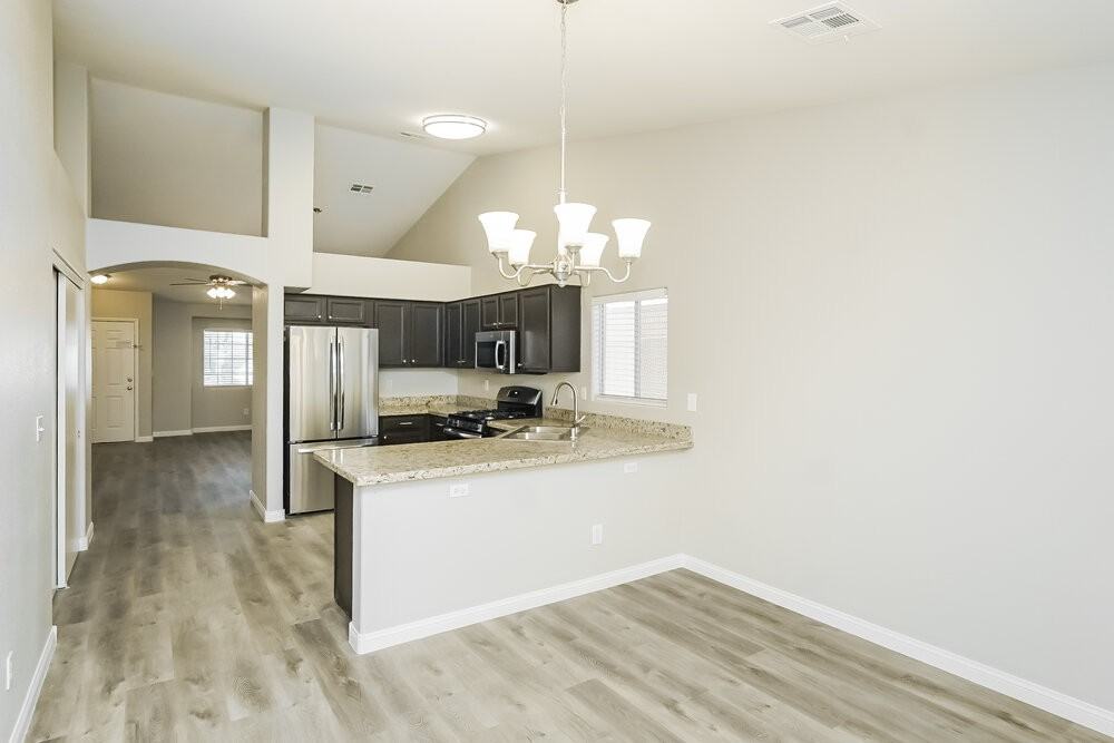 5029 W El Campo Grande Ave - Photo 7 of 16
