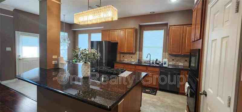 7023 Paintbrush Trl - Photo 7 of 28