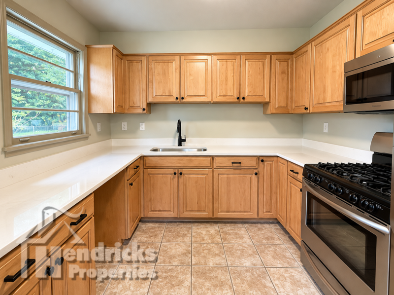 1556 Raymore Rd - Photo 7 of 15
