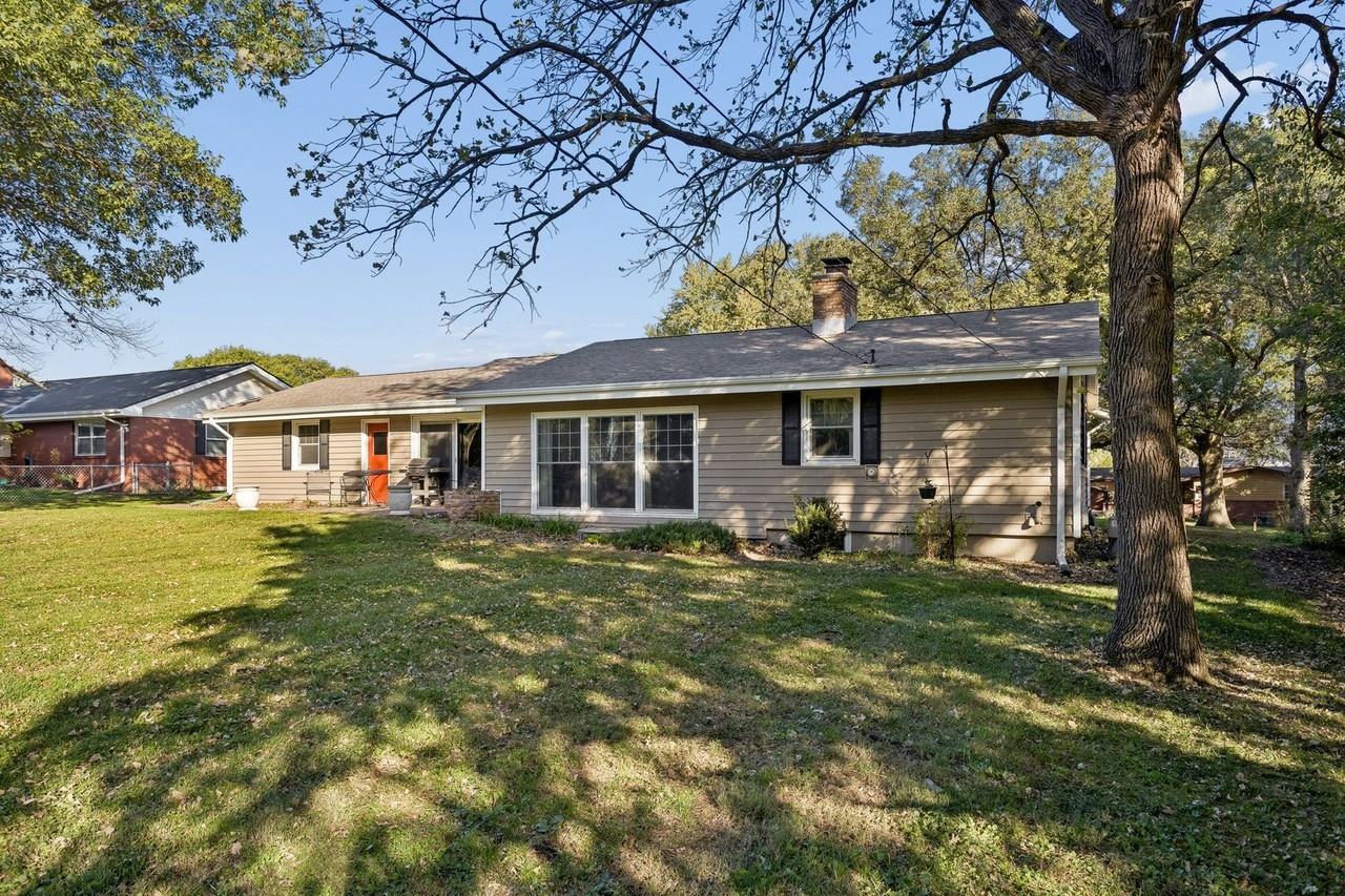 4545 Manchester Dr - Photo 2 of 35