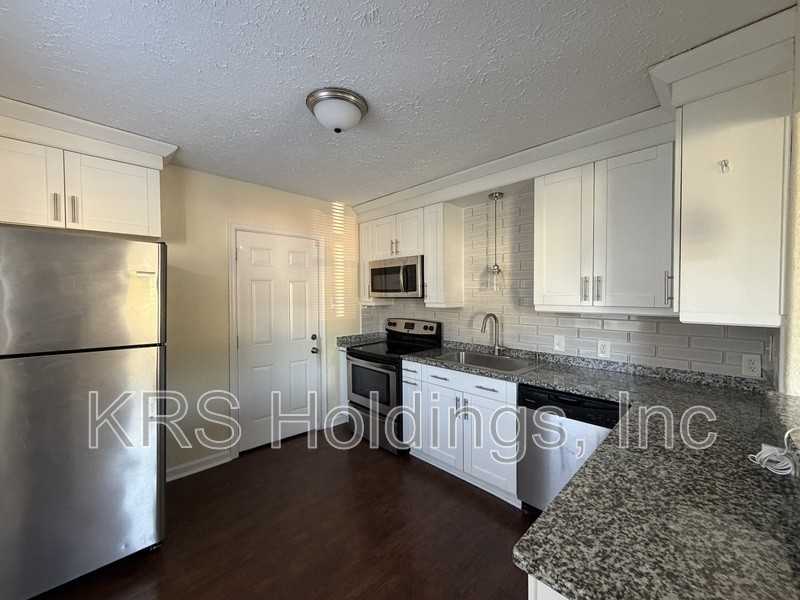 1904 Laguard Dr - Photo 3 of 10