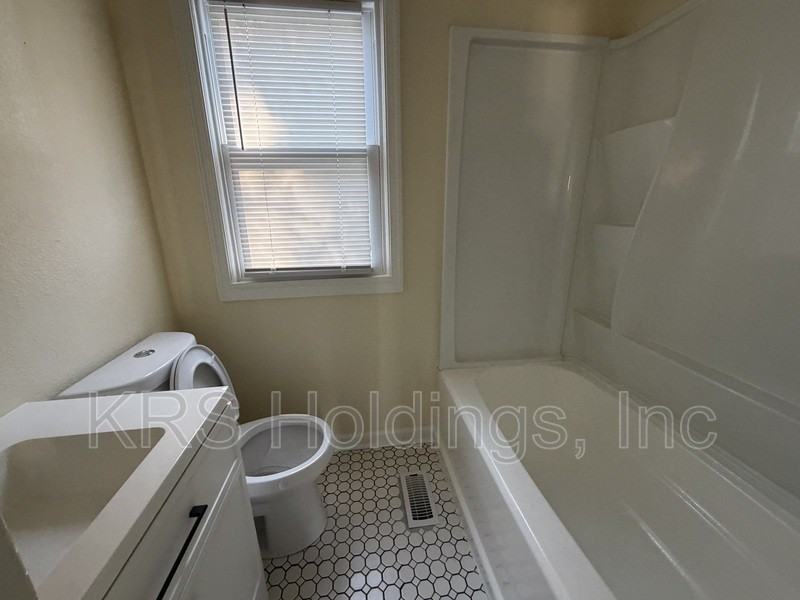1904 Laguard Dr - Photo 4 of 10
