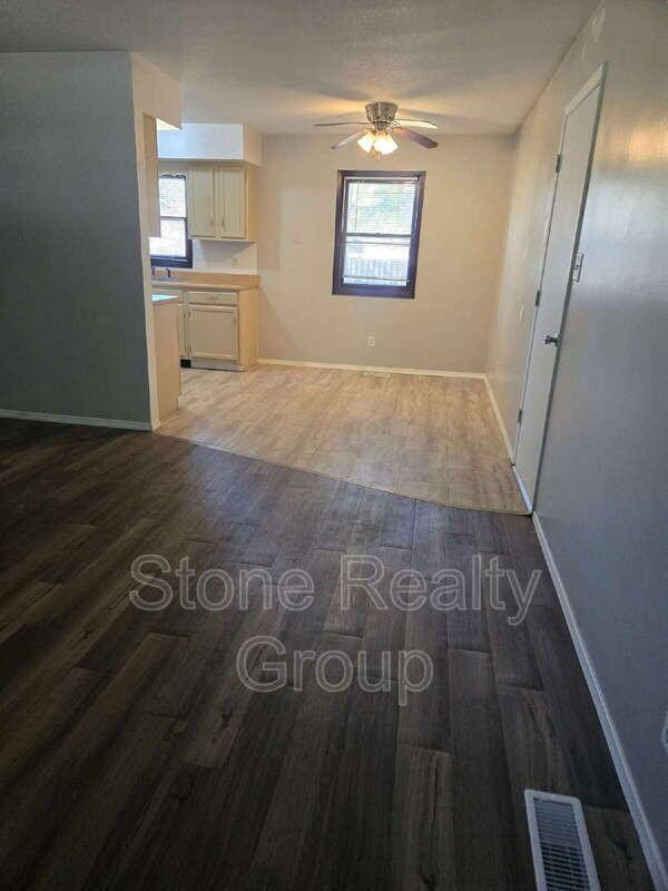 7736 N 42nd 1/2 St - Photo 2 of 10