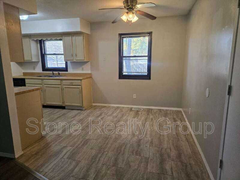 7736 N 42nd 1/2 St - Photo 3 of 10