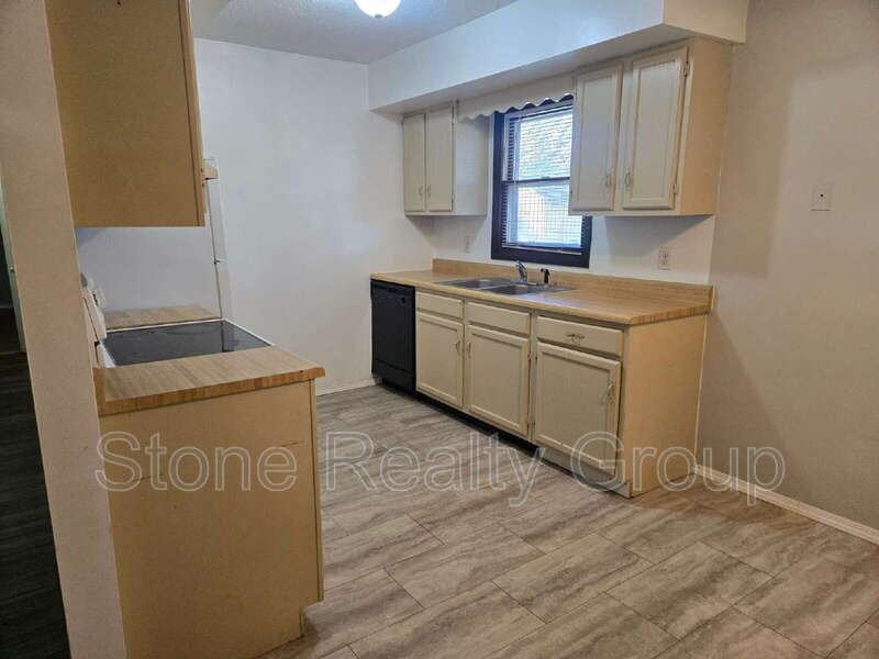 7736 N 42nd 1/2 St - Photo 5 of 10