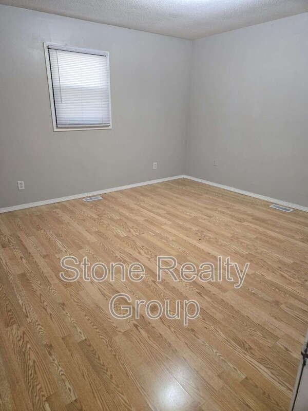 7736 N 42nd 1/2 St - Photo 6 of 10