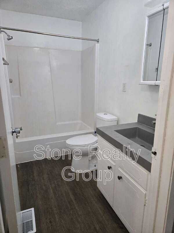 7736 N 42nd 1/2 St - Photo 7 of 10