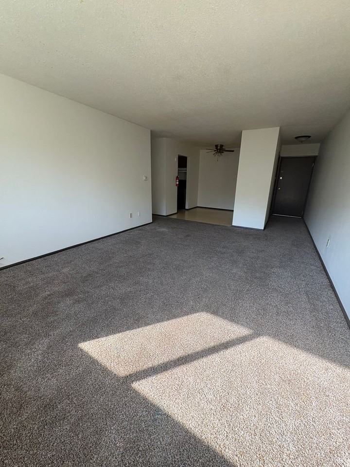 791 Russell Rd - Photo 6 of 14