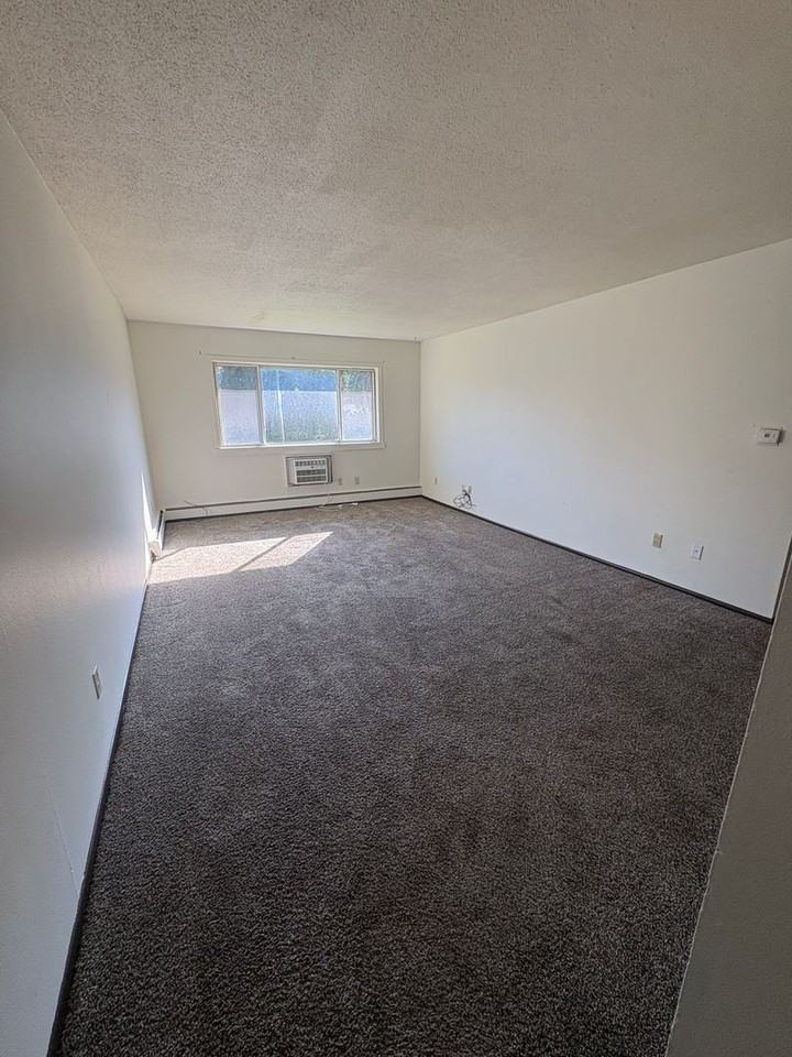791 Russell Rd - Photo 7 of 14