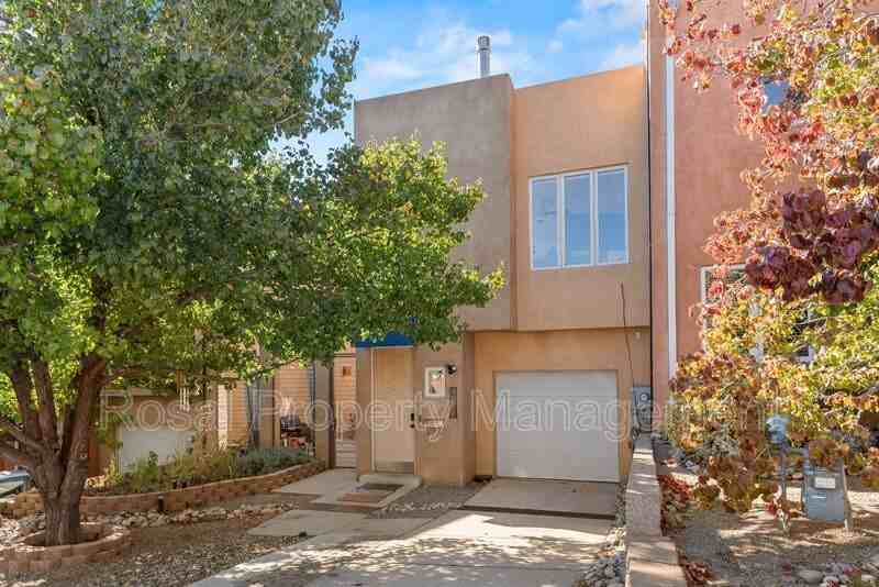 405 Ridge Pl Ne - Photo 2 of 33