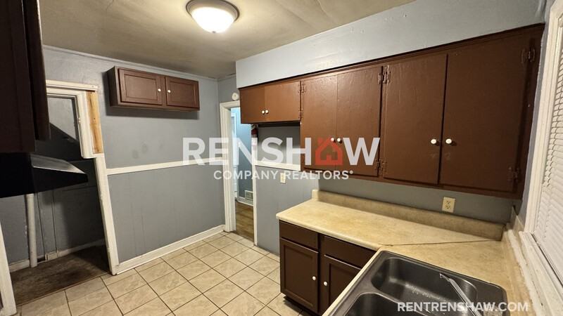 1145 Gordon St - Photo 5 of 14