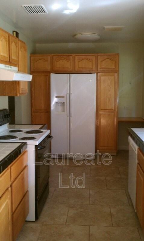 2332 Oakland St - Photo 4 of 16