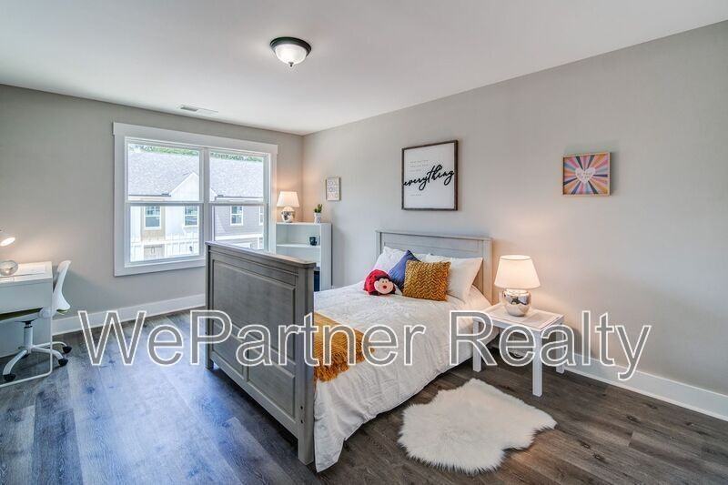 21 Flint Dr - Photo 2 of 18