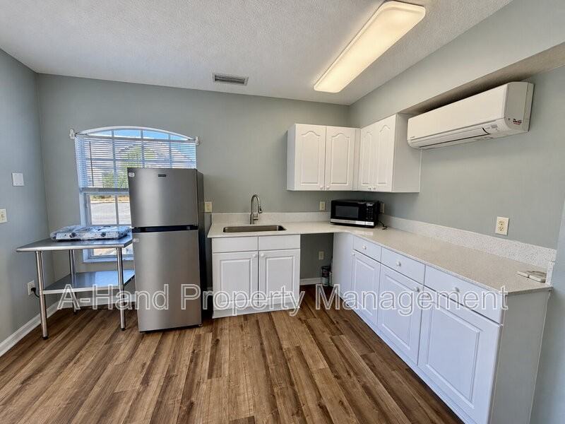 538 Washington Palm Loop #B - Photo 2 of 9