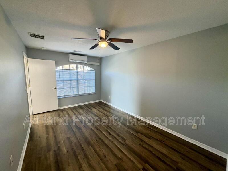 538 Washington Palm Loop #B - Photo 4 of 9