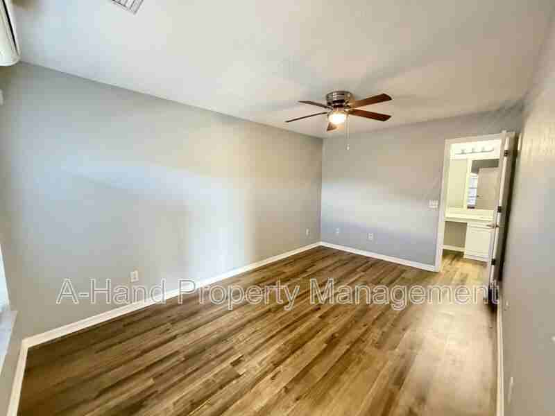 538 Washington Palm Loop #B - Photo 5 of 9