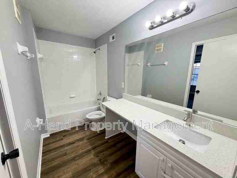 538 Washington Palm Loop #B - Photo 6 of 9