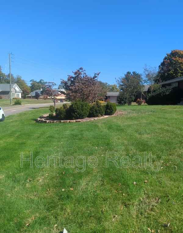 8108 Bennington Dr - Photo 2 of 32