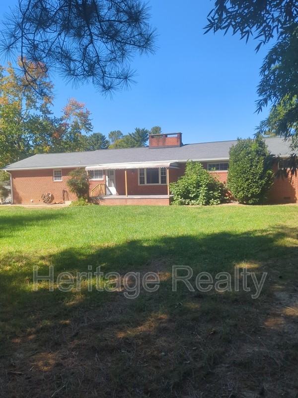 8108 Bennington Dr - Photo 3 of 32