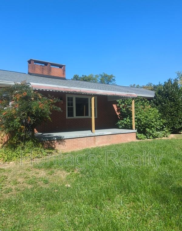 8108 Bennington Dr - Photo 6 of 32