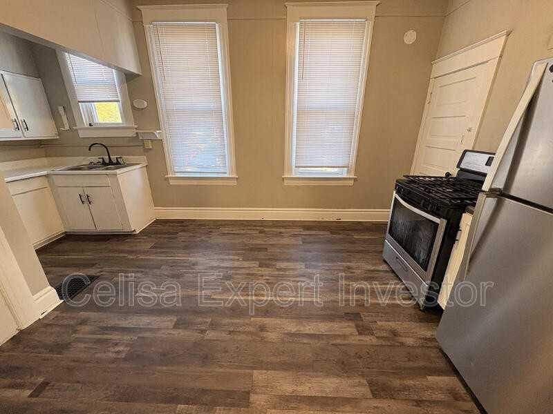 615 Fry St - Photo 5 of 8