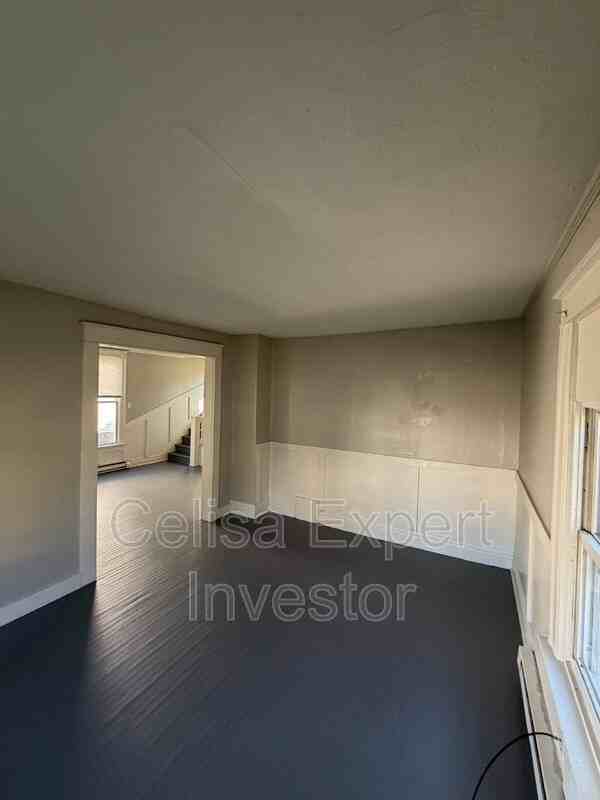 3125 S Harrison St - Photo 4 of 10