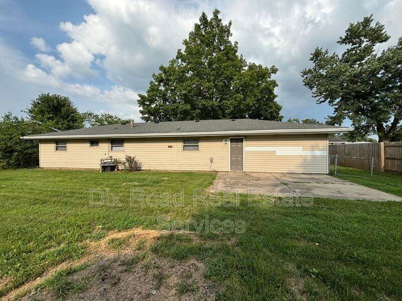 813 Leora St - Photo 4 of 20