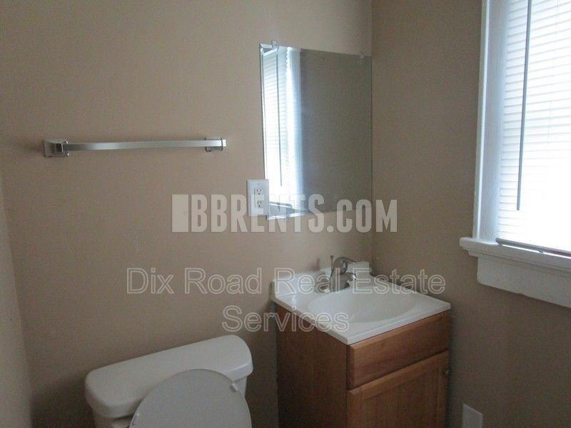 301 Crawford St - Photo 7 of 9