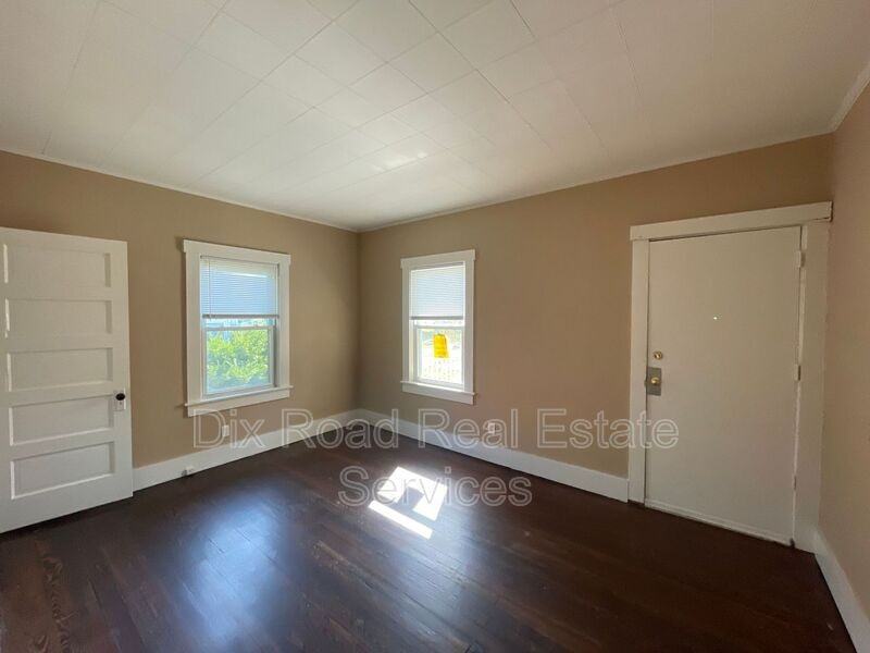 827 16th Ave - Photo 3 of 16