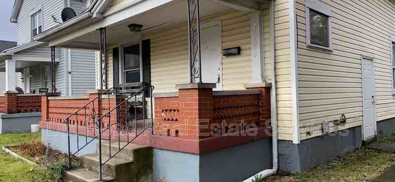 2025 Germantown St - Photo 4 of 38