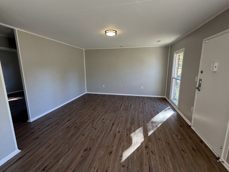 1831 Oakwood Ave Ne - Photo 3 of 11