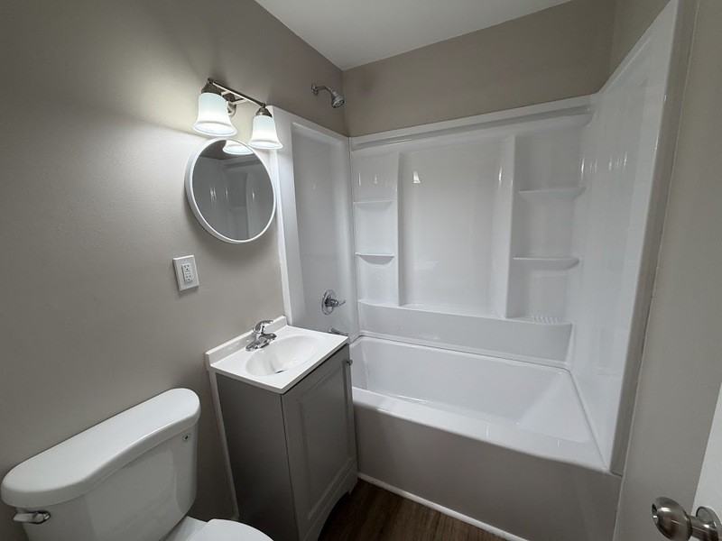 1831 Oakwood Ave Ne - Photo 6 of 11