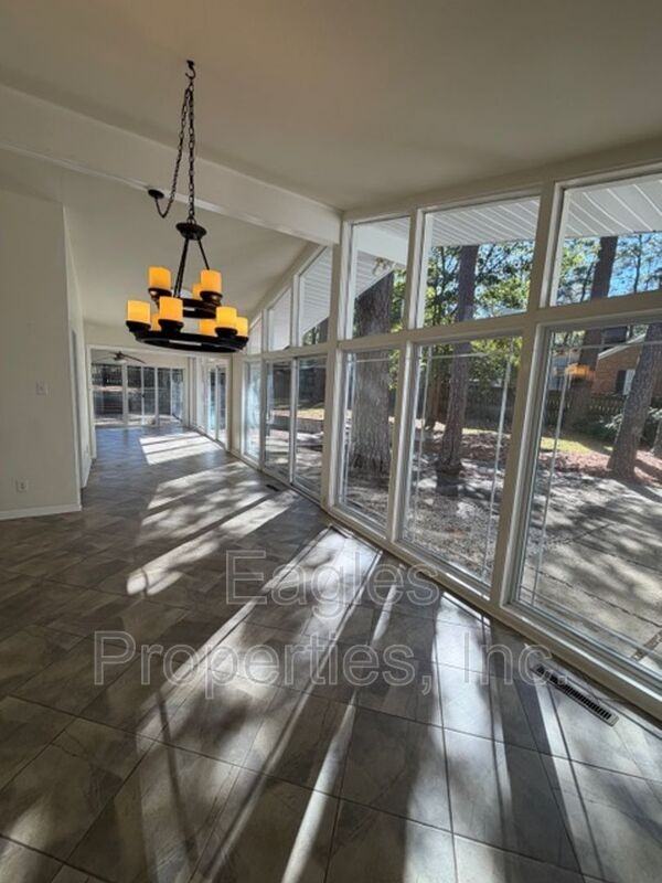 508 Forest Hill Dr - Photo 4 of 18