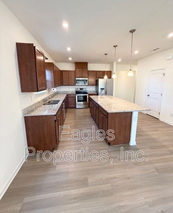 5775 Huntington Park Dr - Photo 2 of 16