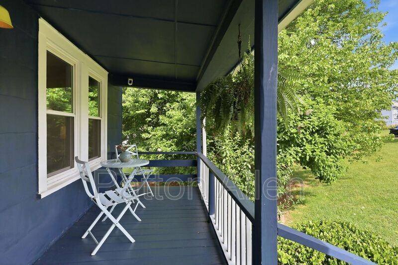 21 Clemmons St - Photo 4 of 50