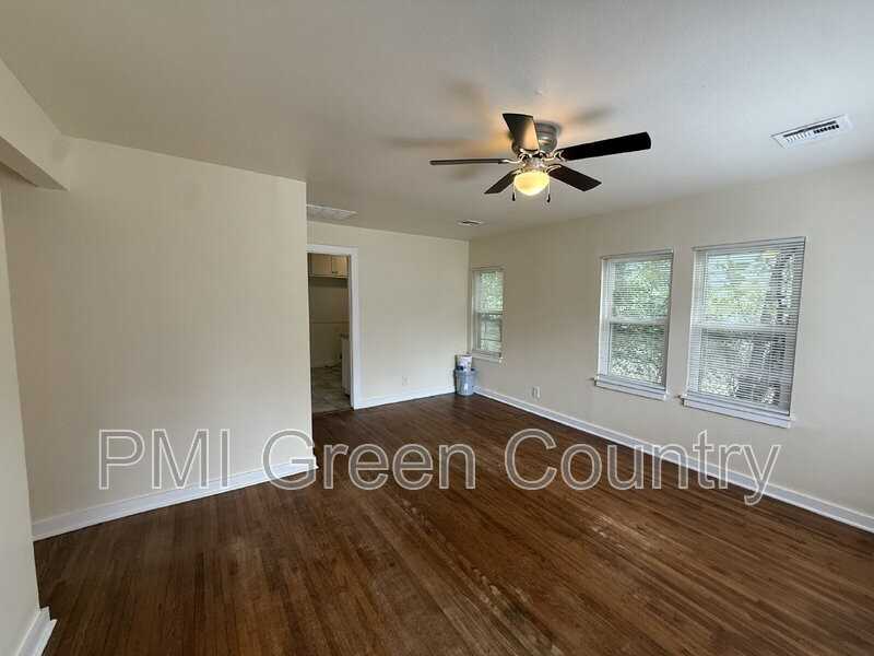 621 E Latimer Ct - Photo 3 of 15