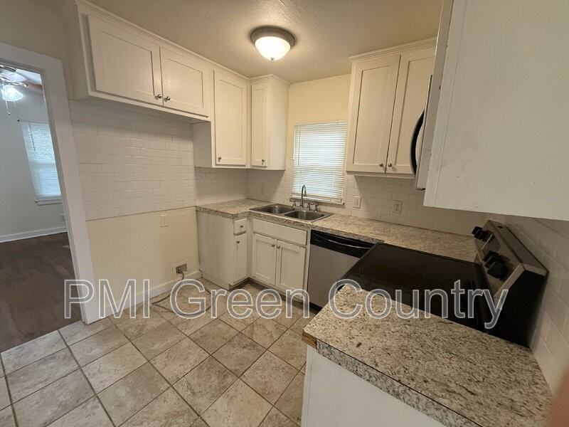 621 E Latimer Ct - Photo 5 of 15