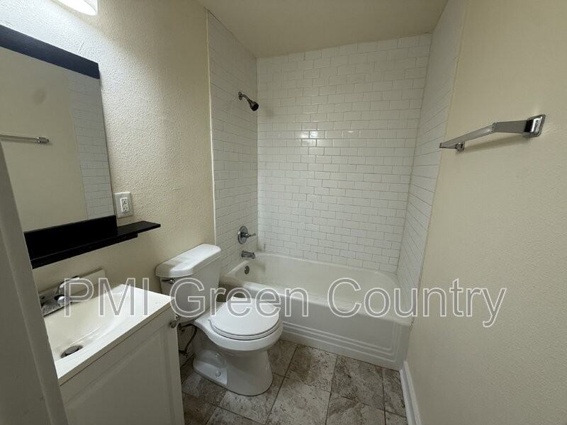 621 E Latimer Ct - Photo 7 of 15