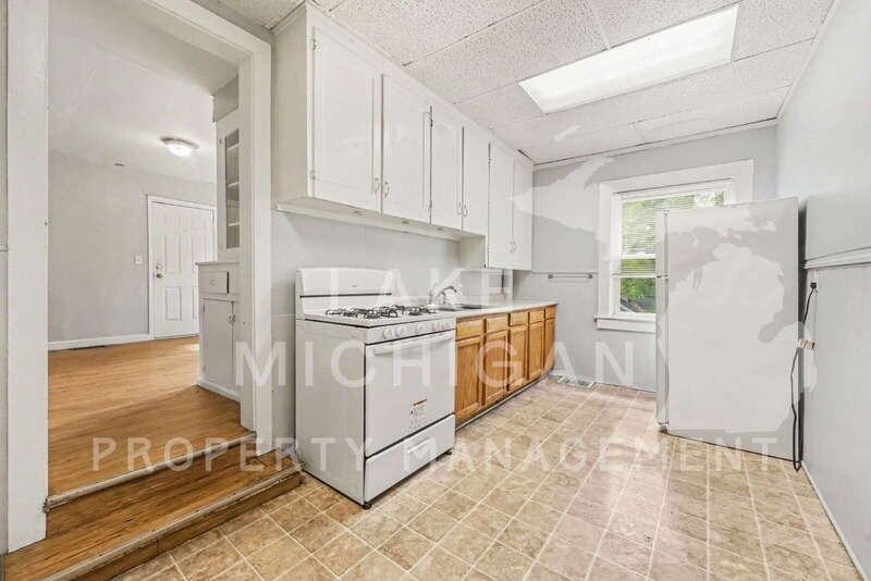 1523 Broadway Ave Nw #4 - Photo 2 of 13