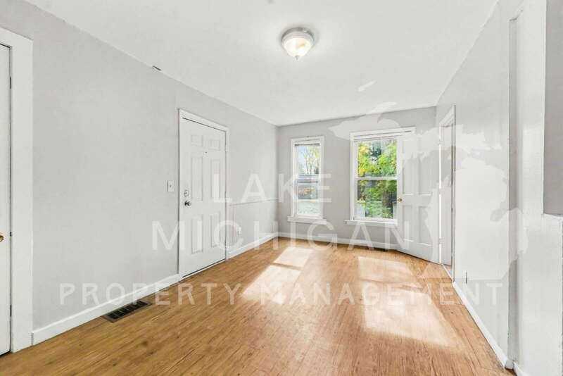 1523 Broadway Ave Nw #4 - Photo 3 of 13