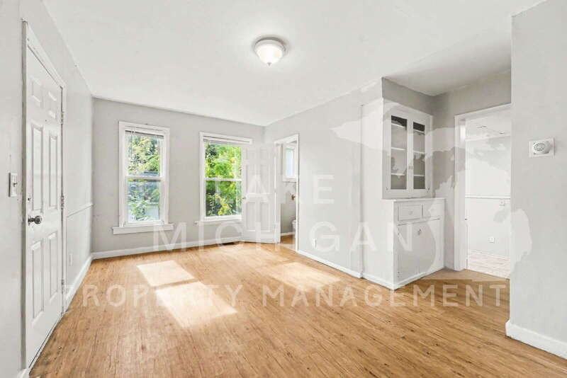 1523 Broadway Ave Nw #4 - Photo 4 of 13