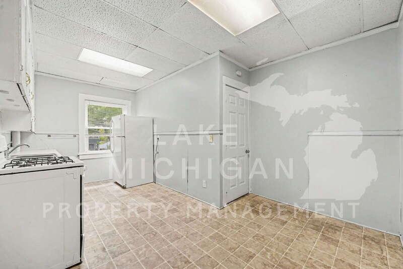 1523 Broadway Ave Nw #4 - Photo 7 of 13