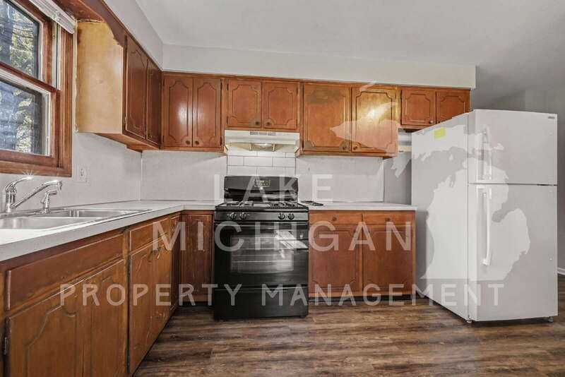 3224 Marshall Ave Se - Photo 2 of 12