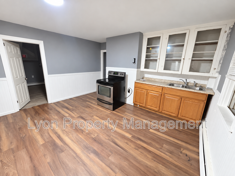 55 Kossuth St #3rdFL - Photo 2 of 9