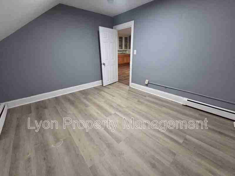 55 Kossuth St #3rdFL - Photo 4 of 9